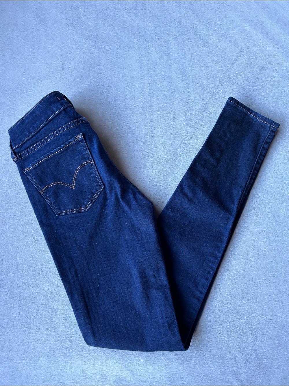 Levi’s ~ 711 Skinny ~ Dark Wash ~ Women’s Size 25